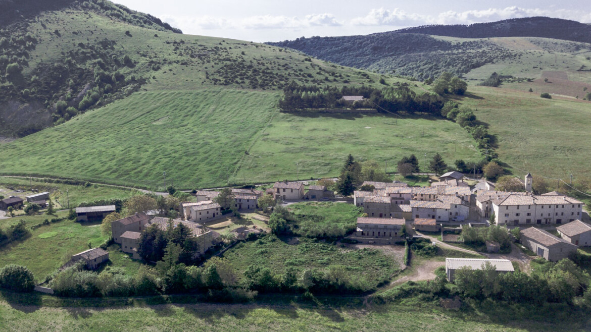 CASA SINGOLA DA RISTRUTTURARE CON 250 MQ DI GIARDINO