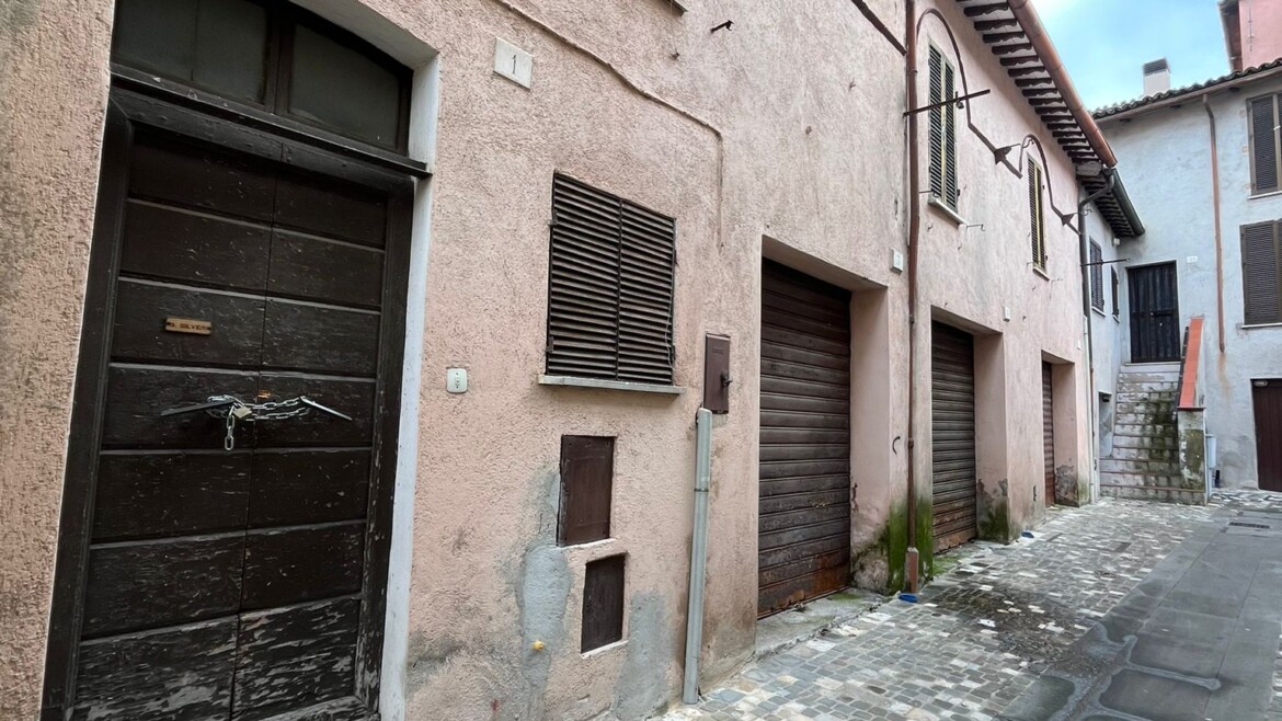 CIELOTERRA CON GARAGES IN CENTRO STORICO